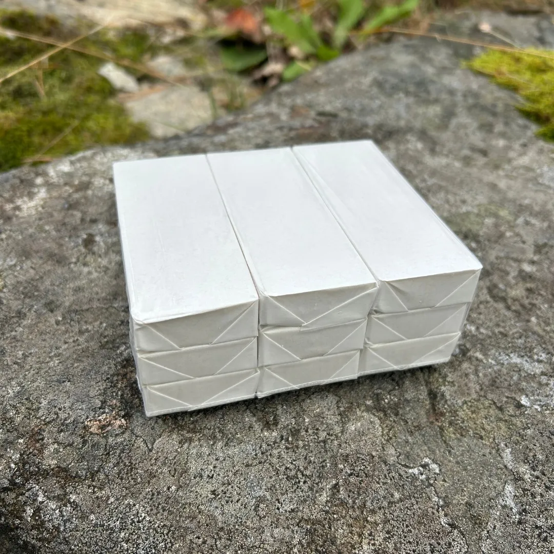 BP-ER - barene er separat pakket i papir og holdt sammen med plast.